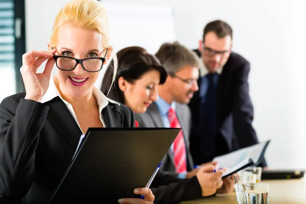 Bedrijfsleven - ondernemers hebben teamvergadering — Stockfoto