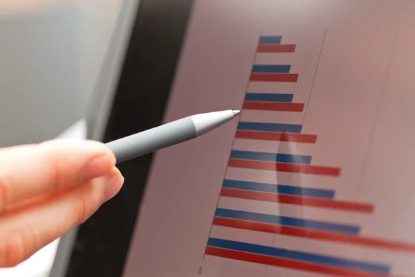 Pen, graph and screen — Stock Photo, Image