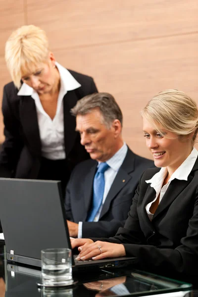 Business - Teambesprechung im Büro — Stockfoto