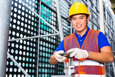 Çin üzerinde Vana çalışma teknisyen