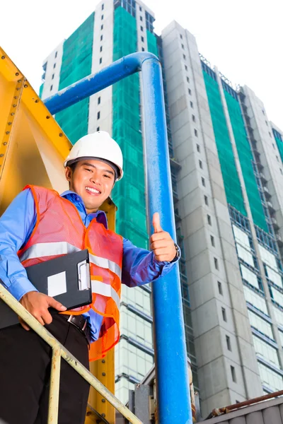 Trabajador asiático o supervisor en obra —  Fotos de Stock