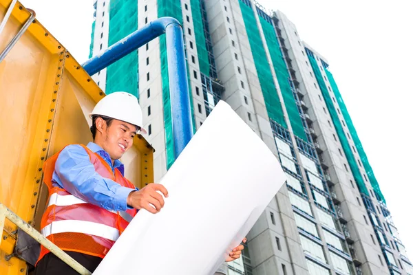 Trabajador asiático o supervisor en obra —  Fotos de Stock