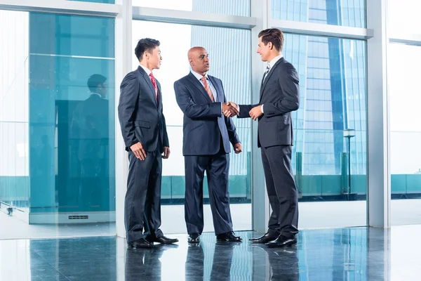 Business team having agreement and handshake — Stock Photo, Image