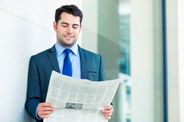 İşadamı iş gazete okuma