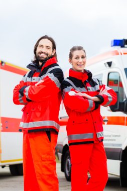 Acil doktor ve ambulans ile ilk yardım  