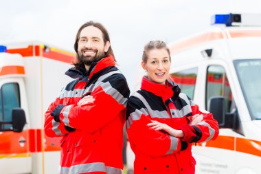 Acil doktor ve ambulans ile ilk yardım  