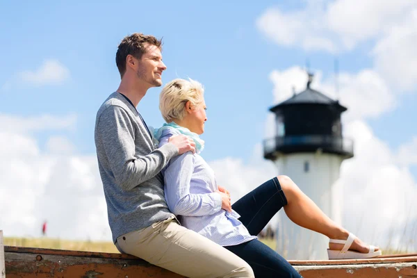 Couple enjoying holiday in beach dune — Stock Photo, Image