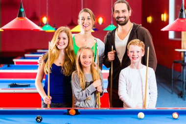 Aile iskambil Pool billiard oyunu 