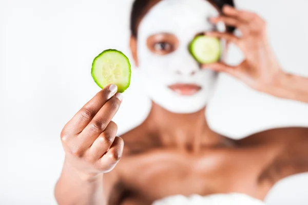 Beautiful African woman in Studio with facial mask — Stock Photo, Image