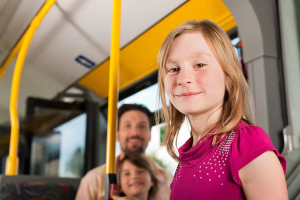 Dziecko w autobusie — Zdjęcie stockowe