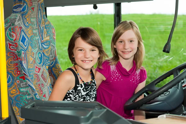 Enfants dans un bus — Photo