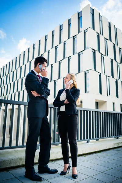 Business people working outdoors in city — Stock Photo, Image