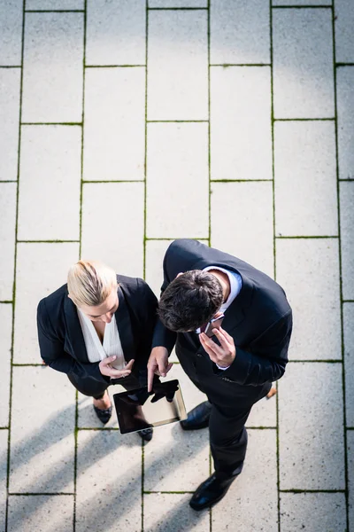 Hombre y mujer de negocios en vista superior — Foto de Stock