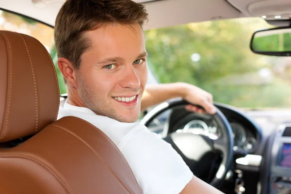 Conductor en su coche o furgoneta — Foto de Stock