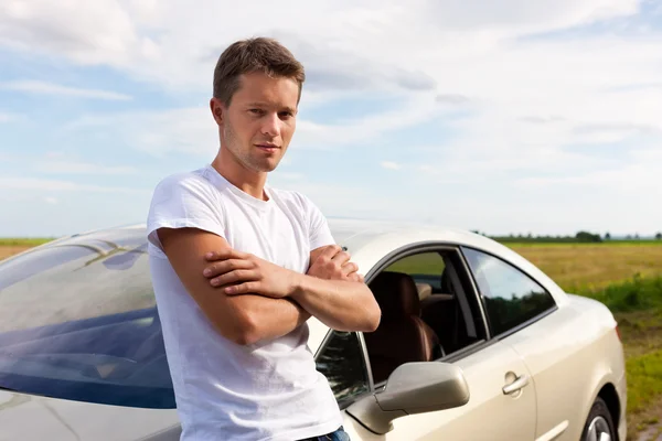 Man leaning on his car — Stock Photo, Image