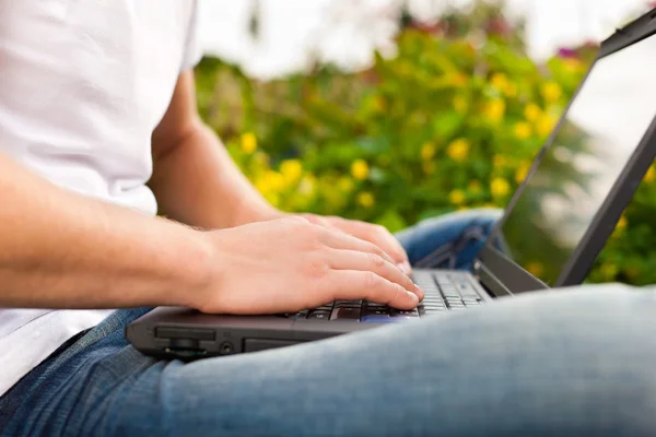 Man working on his laptop — Stock Photo, Image