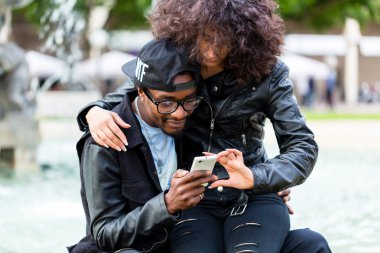 Afrikalı çift info bir telefon