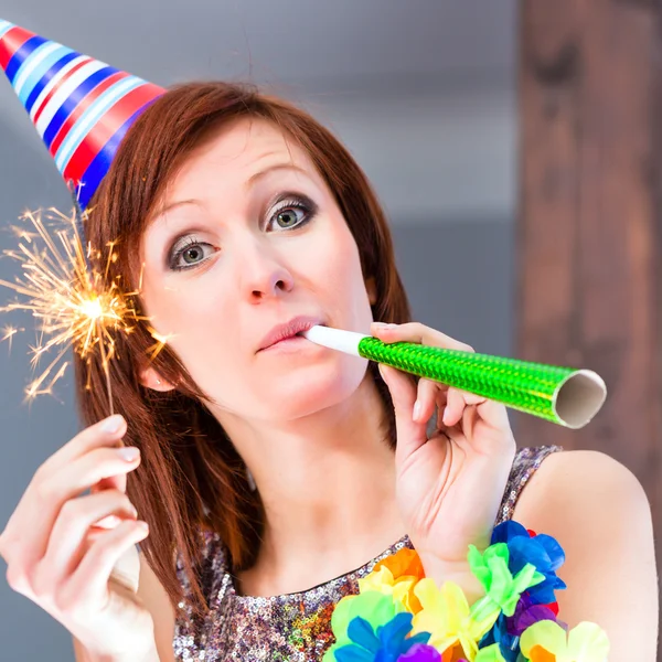 Woman celebrating in cocktail bar — Stock Photo, Image