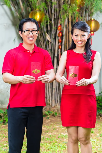 Couple celebrating Chinese new year — Stock Photo, Image