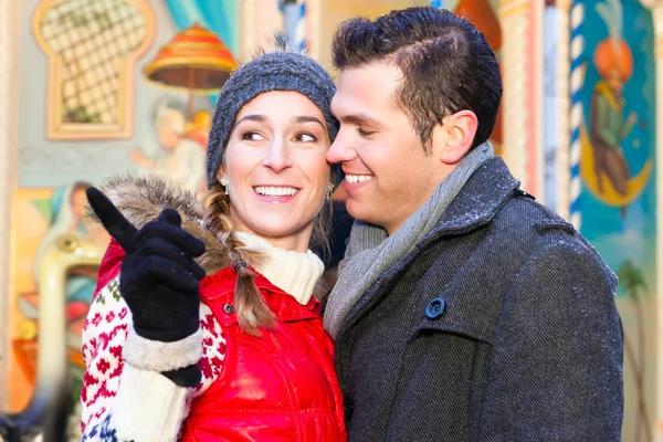 Couple during  the Christmas market — Stock Photo, Image