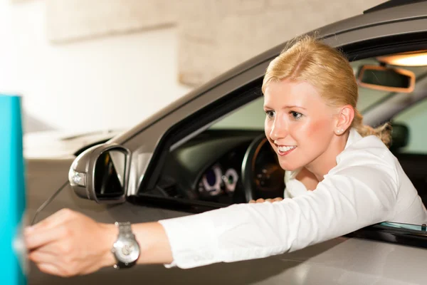 Woman driving out of a parking garage — Stock Photo, Image