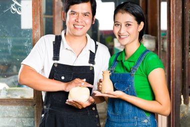 El yapımı seramik kil Studio ile Asyalılar