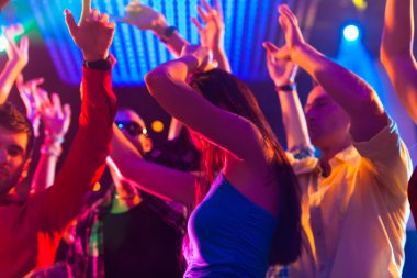 Parti insanlar Disco ya da club dans