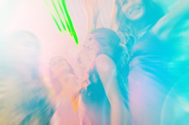 Parti insanlar Disco ya da club dans