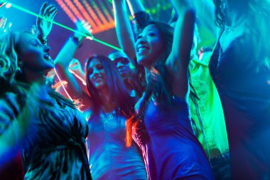 Parti insanlar Disco ya da club dans