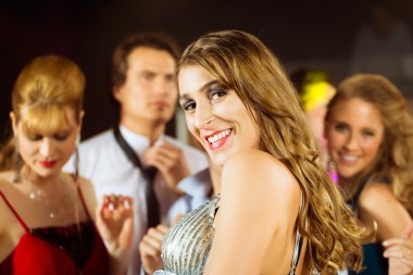 disko kulüpte dans parti insanlar