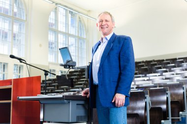 Oditoryum üniversite profesörü 