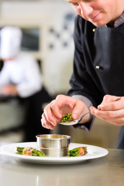 otel ya da restoran yemek mutfak şefi