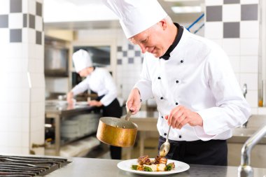 otel ya da restoran yemek mutfak şefi