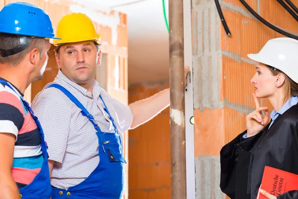 Reviewer or lawyer check building site for defect — Stock Photo, Image