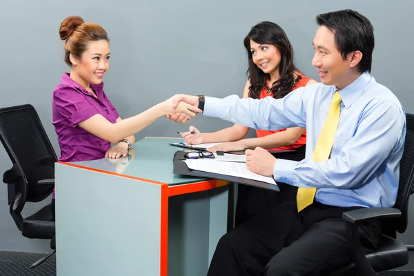 Sollicitatiegesprek voor een nieuwe werkgelegenheid — Stockfoto