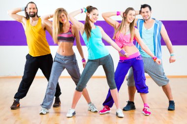 Zumba fitness eğitimi dans Studio dans