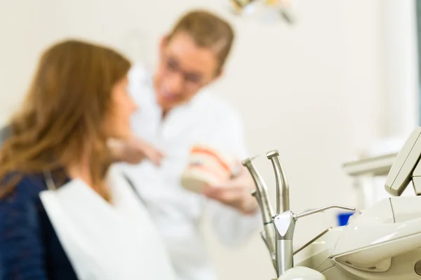 Ferramentas de Dentista na cirurgia — Fotografia de Stock