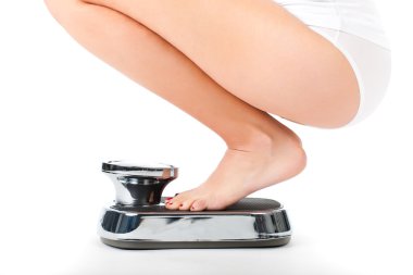 onun kıç bir ölçek üzerinde oturan kadın