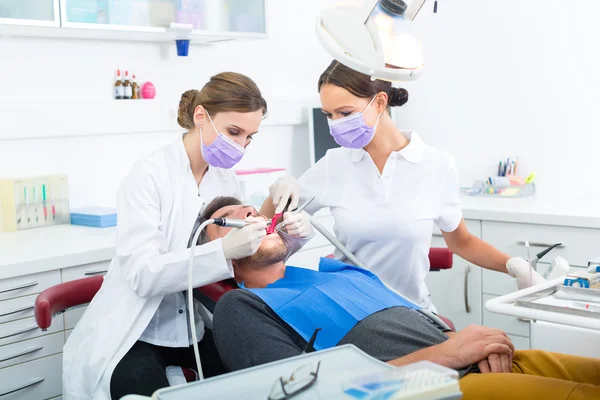 Patient with Dentist - dental treatment — Stock Photo, Image