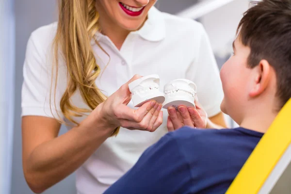 Female Orthodontist explaining boy braces — Stock Photo, Image