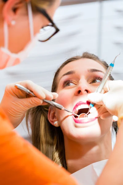 Patient having deep dental tooth cleaning at dentist — Stock Photo, Image