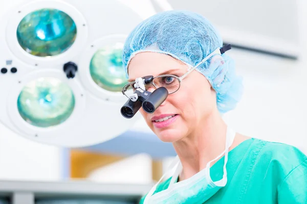 Orthopedic surgeon with special glasses — Stock Photo, Image