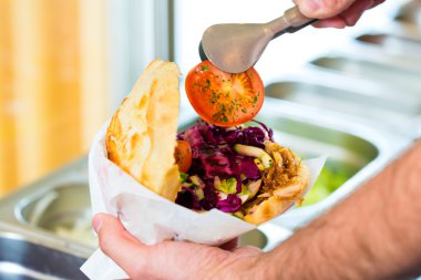 Kebap - taze malzemelerle sıcak döner