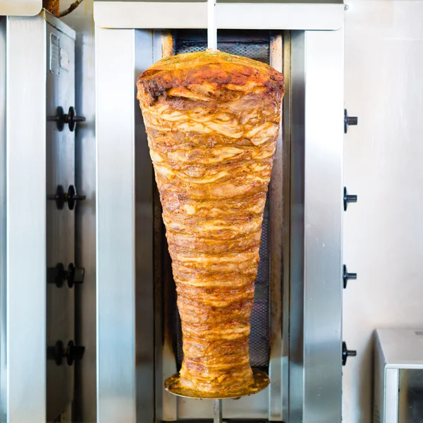 Kebab - Doador quente com ingredientes frescos — Fotografia de Stock