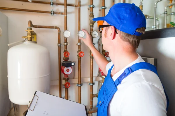 Engineer controlling the heating system — Stock Photo, Image