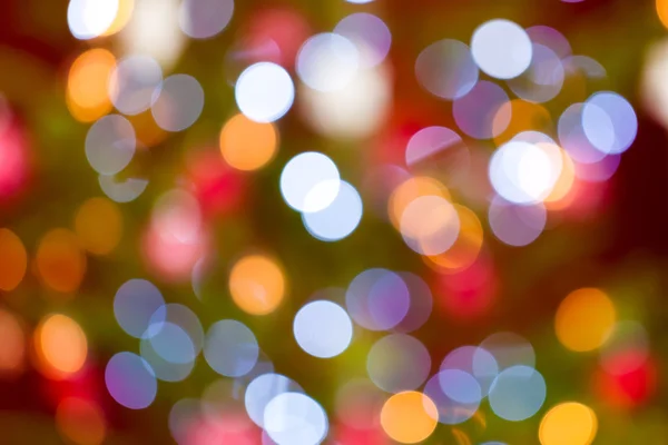 Julgranskulor på träd - Bokeh — Stockfoto