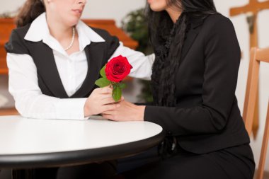 cenaze levazımatçısı rahatlatıcı ve danışmanlık müşteri ile