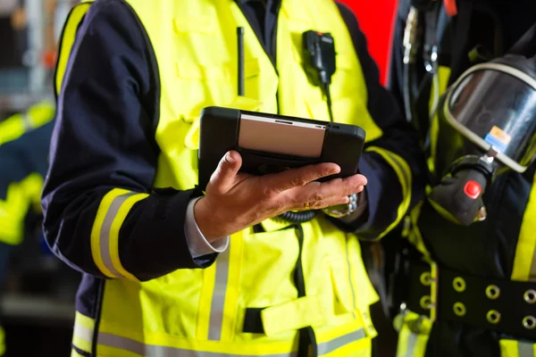 Feuerwehr-Einsatzplan auf Tablet-Computer — Stockfoto