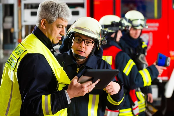 Planificación de despliegue de bomberos en Computadora — Foto de Stock