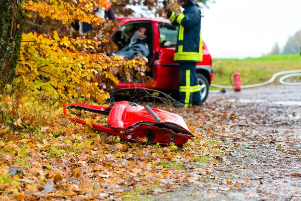 Accident - Fire brigade rescues Victim of a car